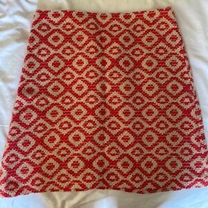 Loft skirt with back zipper closure